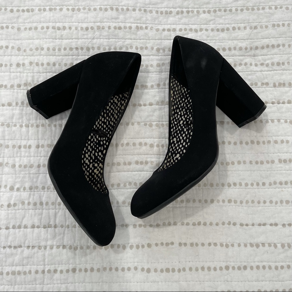 Suede pumps